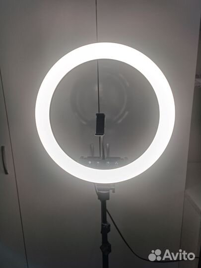 Кольцевая лампа со штативом