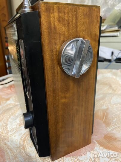 Радиоприемник СССР.Океан 205.фм диапазон