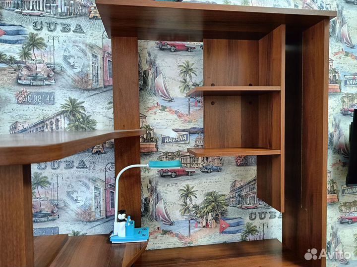 Угловой письменный стол