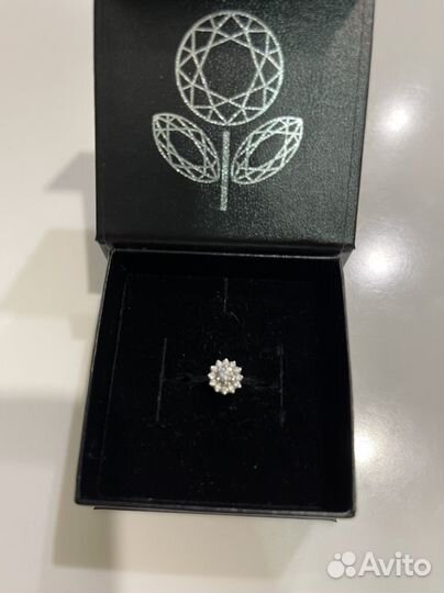 Кольцо с бриллиантом