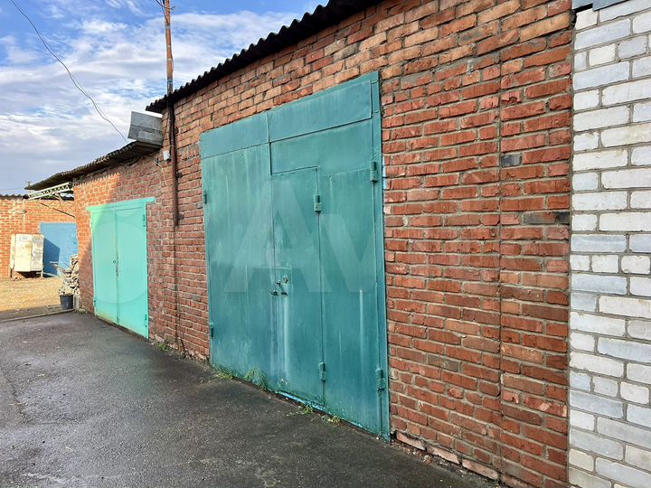 Гараж, > 30 м²