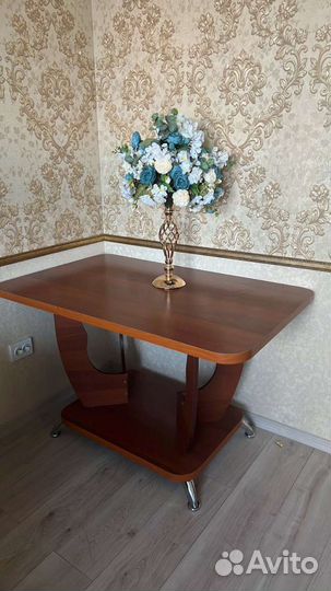 Кухонный уголок со столом