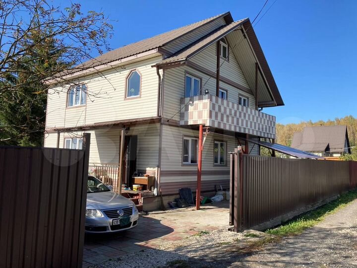 Дом 180 м² на участке 7 сот.