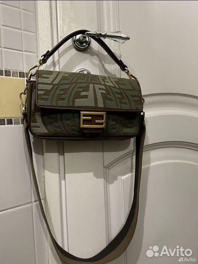 Сумка Fendi x Sara Coleman