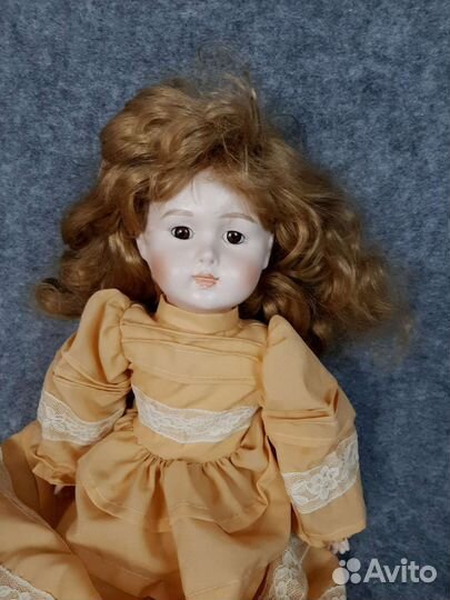 Кукла фарфоровая винтажная
