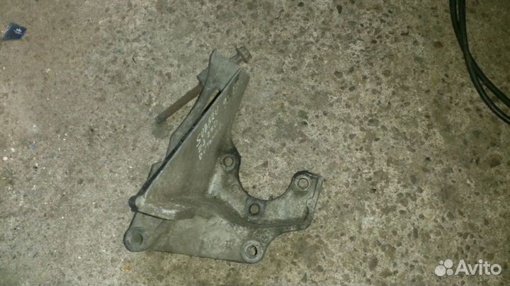 Кронштейн крепление насоса гур subaru ej25d