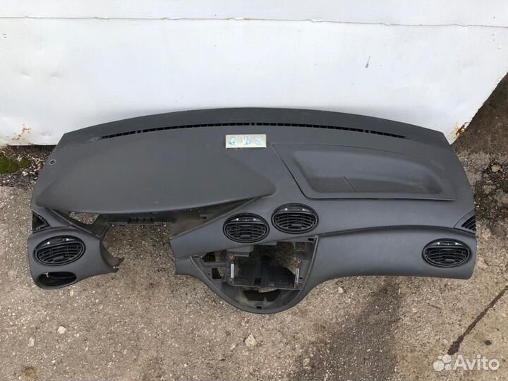 Торпедо консоль панель Ford Focus 1