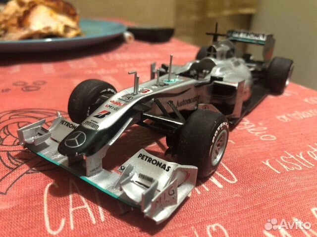 Сборная модель автомобиля F1 mercedes