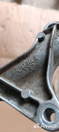 Кронштейн audi VAG 06E133340A