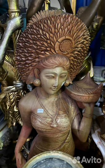 Скульптура. Статуя. Девушка. Антикварная мебель