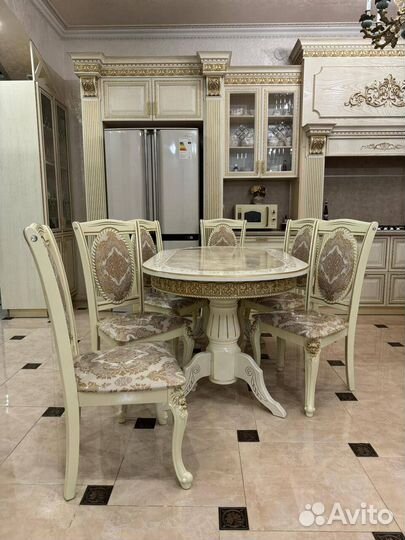 Стул / В наличии стулья