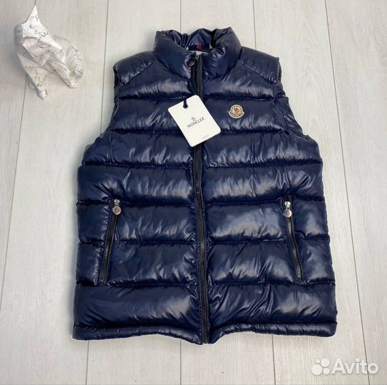 Жилетка новая Moncler