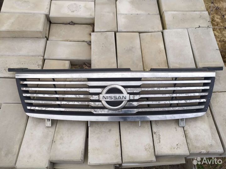 Решетка радиатора nissan
