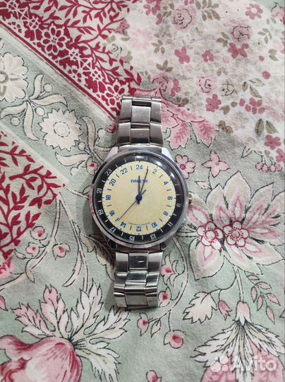 Часы ракета