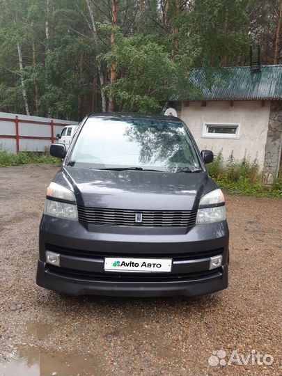 Toyota Voxy 2.0 AT, 2002, 306 000 км