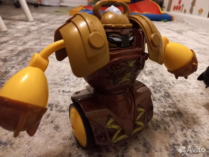 Игрушка робот с пультом