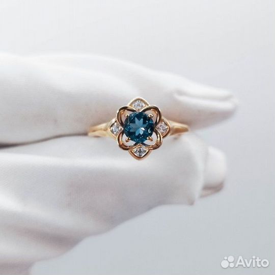 Золотое кольцо с камнем 16,5р