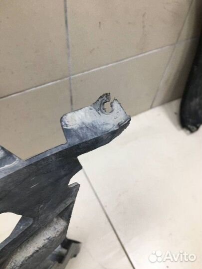 Кронштейн переднего бампера левый