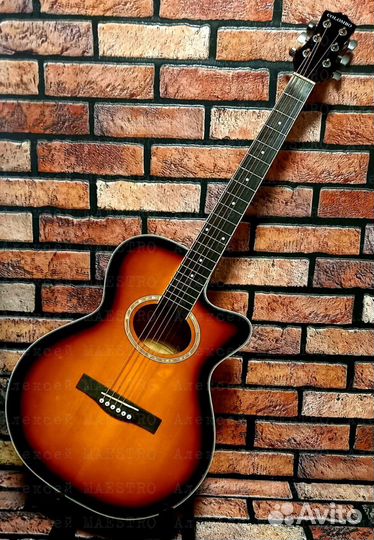 Акустическая гитара цвета санбёрст