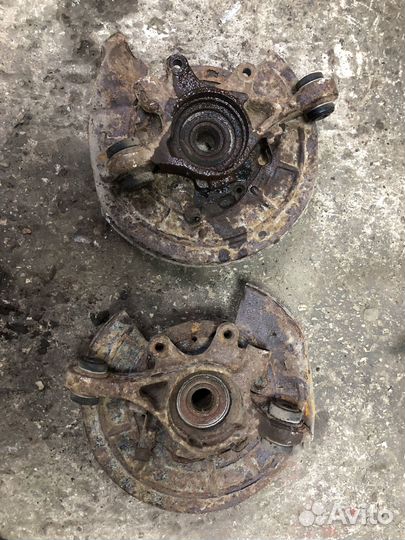 Задний кулак Land Rover Discovery III