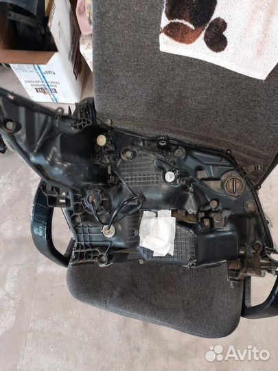 Продам фару переднюю левую Toyota Vellfire 30