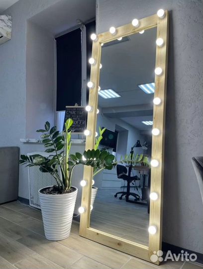 Гримерное зеркало из массива