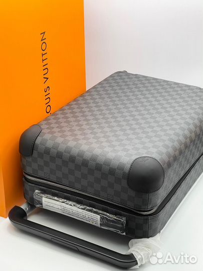 Чемодан на колесах Louis vuitton