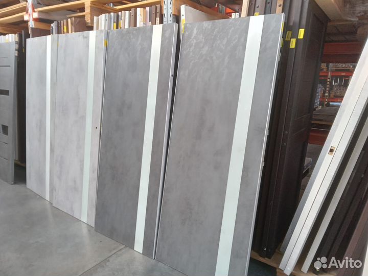 Дверь с металлической кромкой