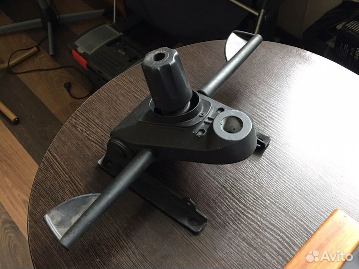 Механизм качания для компьютерного кресла