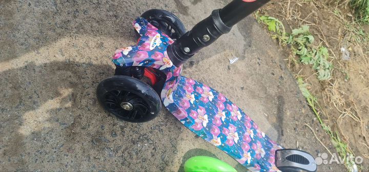 Самокат скутер Maxi трехколесный