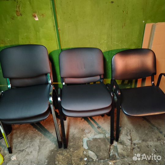 Офисные стулья 2 штуки (новая кожа)