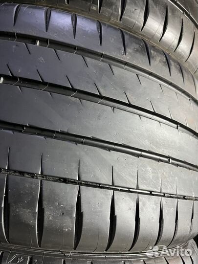 Michelin Pilot Sport 4 S 225/40 R19 и 255/35 R19