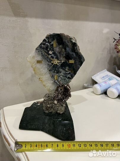 Часы из малахита и других самородков