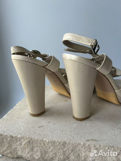 Кожаные босоножки 39