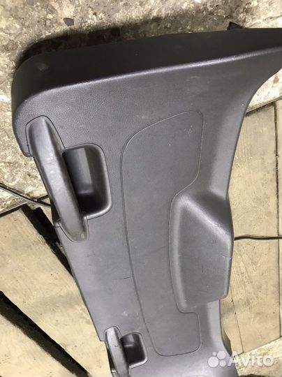 Обшивка багажника Ford Focus 3