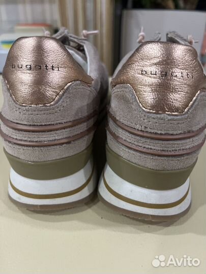 Кроссовки женские