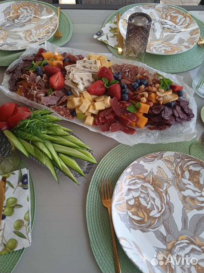 Аренда столов, посуды, стульев, шатров