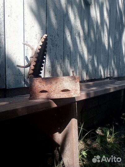 Старинный утюг на углях