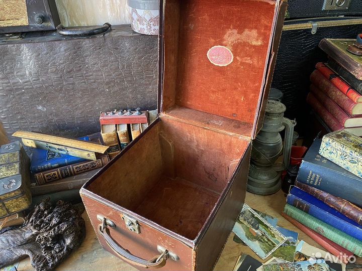 Старинная шляпная коробка саквояж
