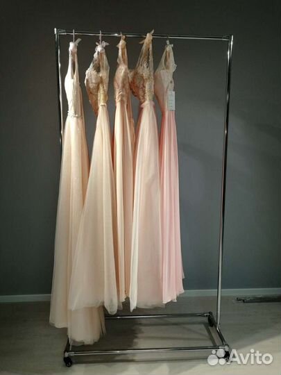Вешало для платьев
