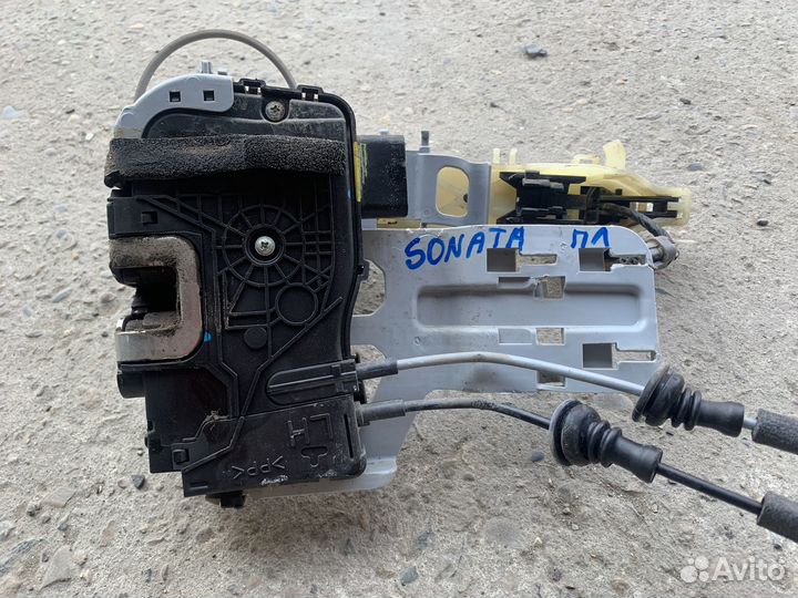 Замок передней левой двери Хундай Соната YF