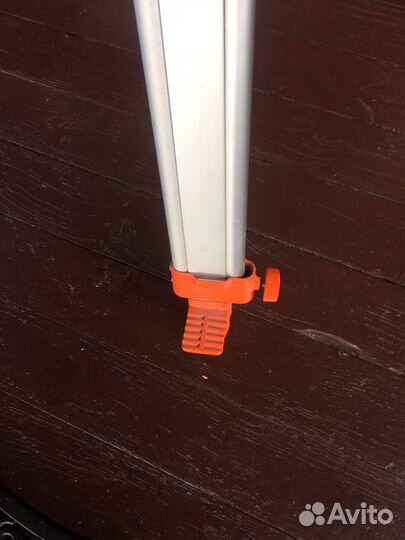 Тренога для нивелира