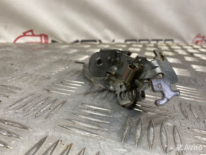 Б/У Ручка открывания крышки багажника Toyota Vitz