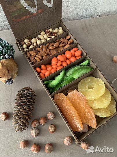 Подарочный набор с орехами, сухофруктом