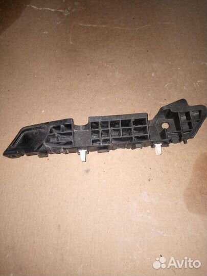 Кронштейн бампера передний Kia Rio 4 IV