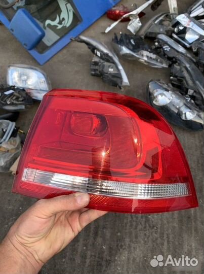 Фонарь задний правый Volkswagen Touareg 2014