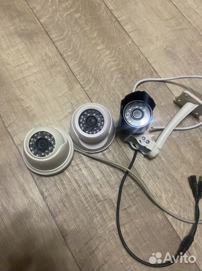 Видерегистратор и три видеокамеры