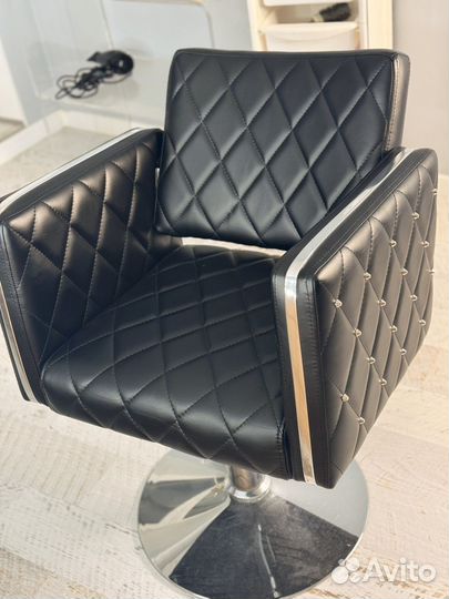 Парикмахерское кресло