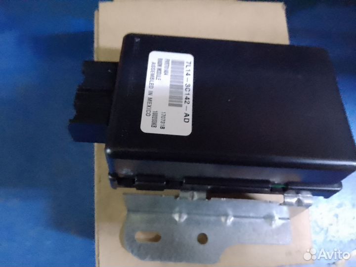 Бок управления подвеской Lincoln Navigator 07-14г