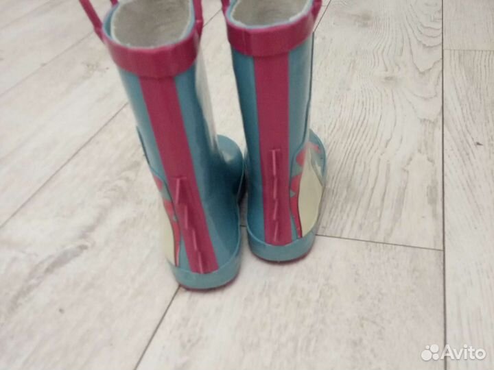 Резиновые сапоги 28 размер и коньки